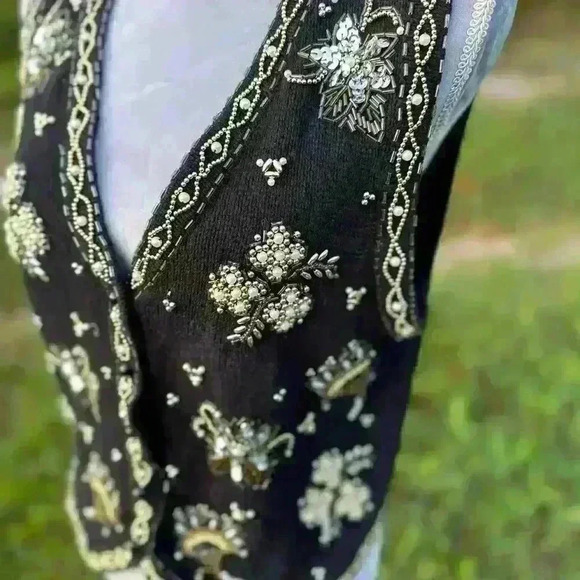 Vintage Yarnworks sweater. Beaded and sequined. Gorgeous! Size L. Hand knitted - Picture 5 of 10